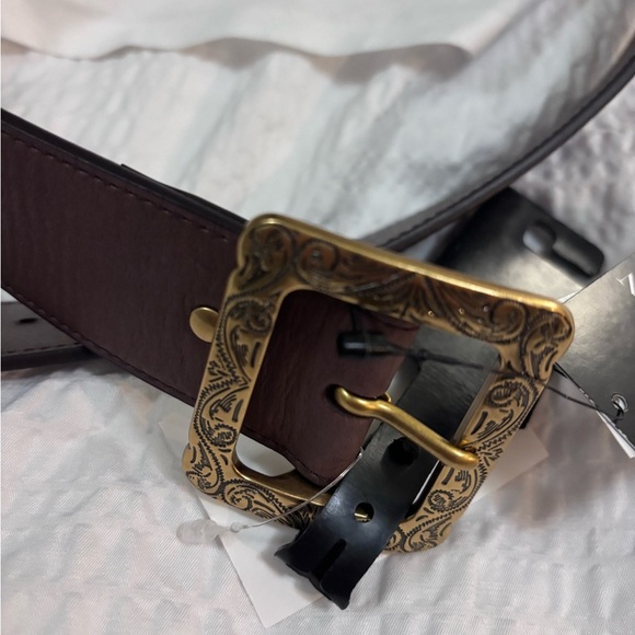 Lauren Ralph Lauren Tumbled Leather Dark Brown Belt with Gold Buckle - Picture 4 of 4